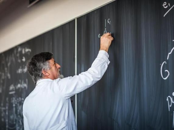 Scuola, stipendi docenti: 150 euro di aumento medio, parte la trattativa per il nuovo contratto