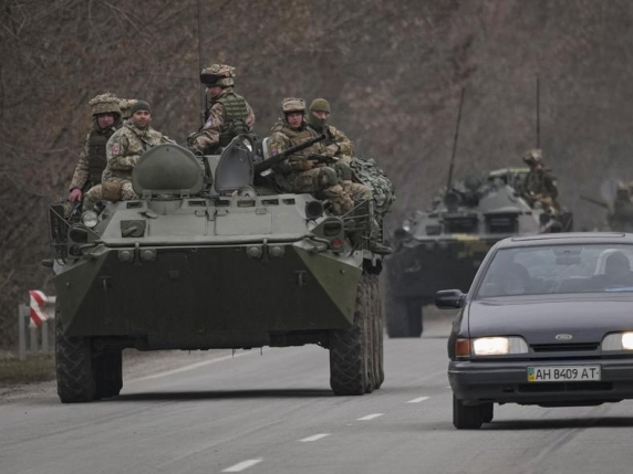 Ucraina-Russia, le notizie di oggi in diretta | Kiev: «Sentite esplosioni nella capitale, i russi lanciano droni». Zelensky: «Pronto a dimettermi se l'Ucraina entra nella Nato. Da Trump voglio garanzie»