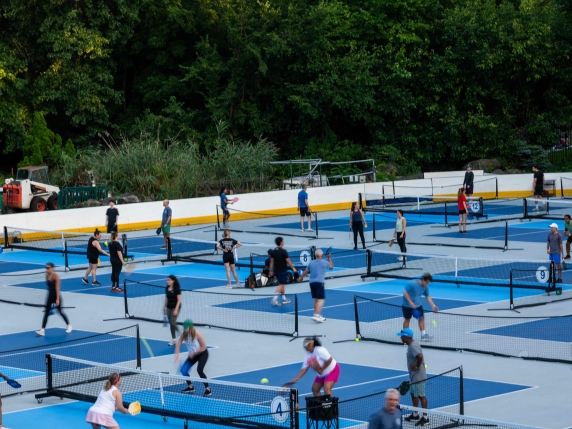 Pickleball mania: lo sport nato negli Usa conquista anche Milano grazie al campione Ernesto Gianluca Russo