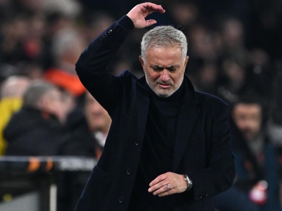 Mourinho squalificato quattro giornate per gli insulti razzisti in Galatasaray-Fenerbahce