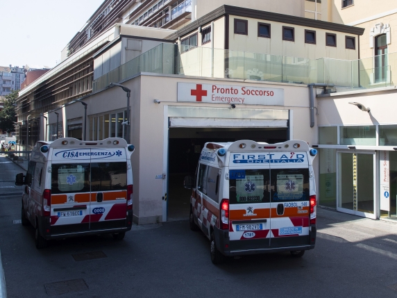 Agguato a donna di 43 anni: il marito racconta l'ultimo colloquio telefonico prima dell'attacco