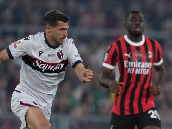Coppa Italia, la finale Milan Bologna: tensioni, proteste e tre gialli. Si riparte con Lucumi che salva su Leao Live 0 0 Coppa Italia, la finale Milan Bologna: tensioni, proteste e tre gialli. Si riparte con Lucumi che salva su Leao Live 0 0
