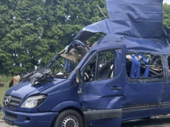 Il Cremlino: "Possibile vertice Putin Zelensky ma solo dopo certi accordi". Drone russo colpisce bus a Sumy: morti 9 civili Il Cremlino: "Possibile vertice Putin Zelensky ma solo dopo certi accordi". Drone russo colpisce bus a Sumy: morti 9 civili