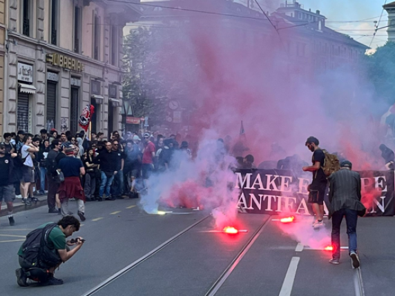 Milano, manganellate e idranti al corteo degli antagonisti contro Remigration summit | In 200 a Gallarate, le parole di Piantedosi Milano, manganellate e idranti al corteo degli antagonisti contro Remigration summit | In 200 a Gallarate, le parole di Piantedosi