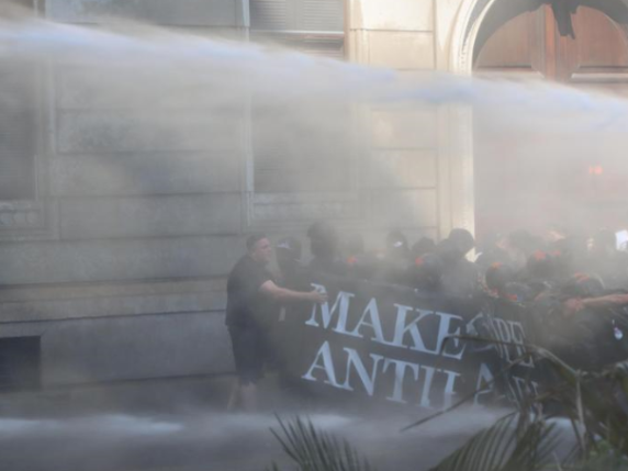 Milano, cariche e idranti al corteo degli antagonisti contro Remigration summit| 200 a Gallarate, un caso le parole di Piantedosi Milano, cariche e idranti al corteo degli antagonisti contro Remigration summit| 200 a Gallarate, un caso le parole di Piantedosi