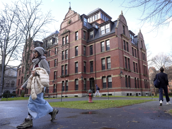 harvard porte chiuse a studenti e visitatori stranieri la decisione dell amministrazione trump