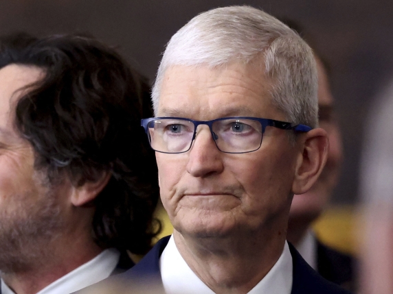 il presidente usa minaccia apple costruite gli iphone negli stati uniti o pagherete dazi al 25