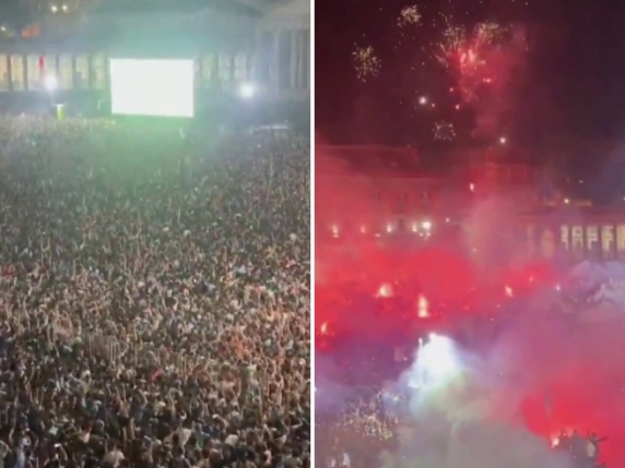 L'arbitro fischia ed è festa in piazza del Plebiscito