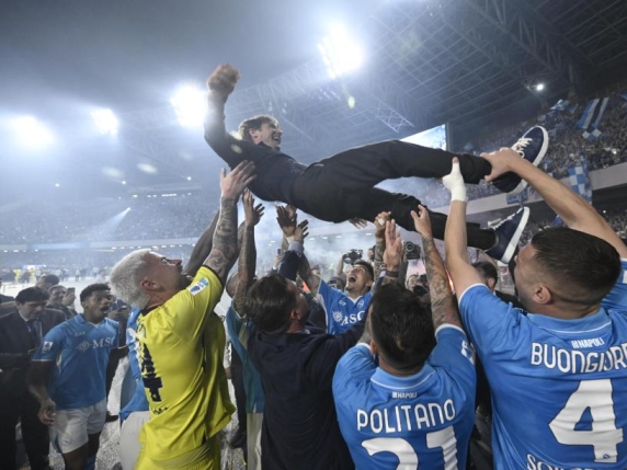 Napoli cuore e carattere conquista il quarto scudetto, il più sofferto: è campione d Napoli cuore e carattere conquista il quarto scudetto, il più sofferto: è campione d