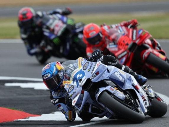 MotoGp Gran Bretagna, Sprint Race: Alex Marquez batte il fratello Marc, la Ducati domina ma Bagnaia va in crisi ed è 6°
