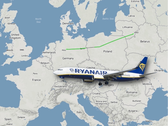 Berlino, il volo in      ritardo di 7 minuti arriva ad aeroporto chiuso e viene dirottato. Ryanair:      «Inaccettabile»