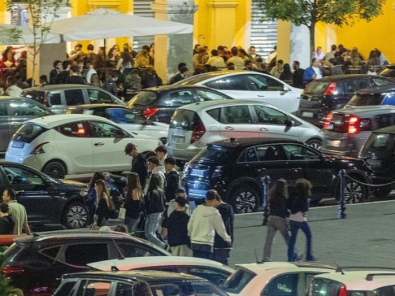 La malamovida assedia Città Giardino. I residenti: «Schiamazzi e risse, siamo pronti a manifestare»
