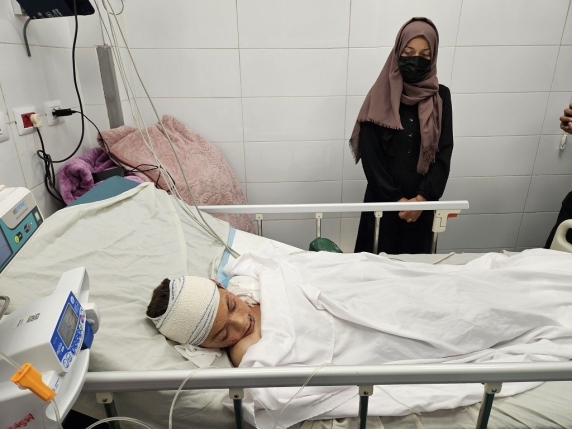 Khan Younis, il raid israeliano che fa strage: uccisi 9 dei 10 figli di una pediatra | Oggi nuovi raid