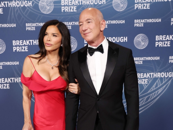 Nozze di Bezos a Venezia, la fronda del No prepara il piano: «Gli impediremo di arrivare in chiesa»