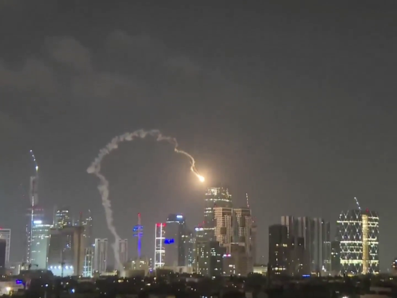 Razzi iraniani su Tel Aviv: suonano le sirene d'allarme