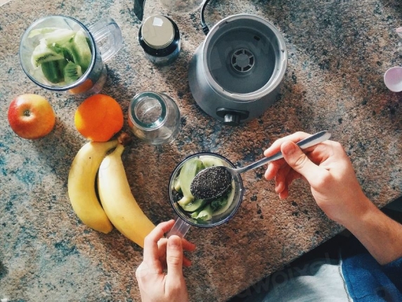 Succhi, smoothie o frappé? Come scegliere il frullatore| Estrattori di frutta e verdura: i migliori modelli 