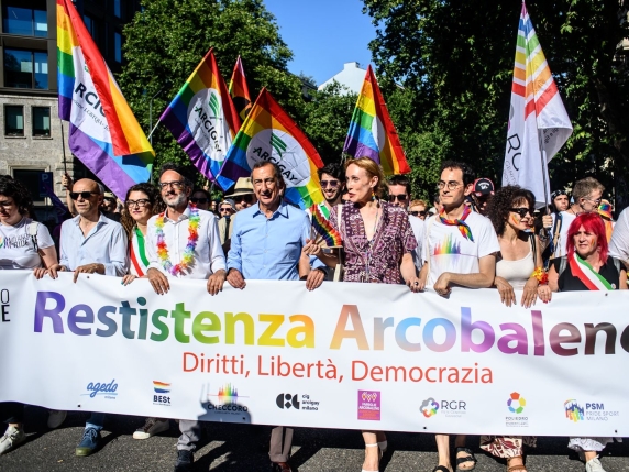 Milano Pride 2025: le notizie in diretta | Corteo arrivato all'Arco della Pace, 350 mila in strada. Sala: C'è rischio di antisemitismo