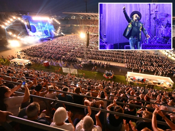 Zucchero in concerto a Padova, l'attacco a Bezos: «Perché viene a rompere?»|Il video