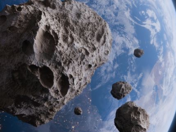L'asteroide 2024 YR4 rischia di precipitare sulla Luna: i detriti potrebbe danneggiare i satelliti in orbita
