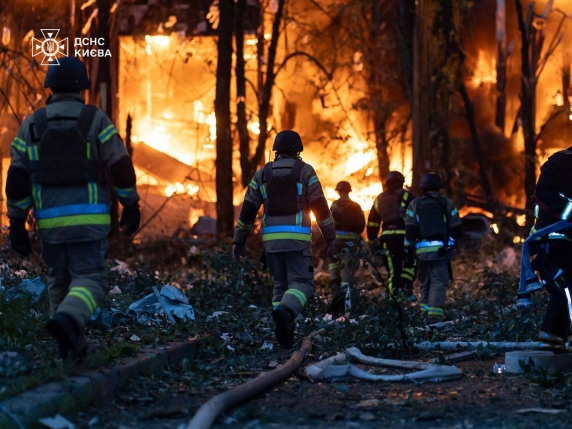 This handout photograph taken and released by the State Emergency Service of Ukraine on July 4, 2025, shows firefighters working on a fire at a site of a strike following a mass Russian drone and missile attack on the Ukraine's capital Kyiv, amid the Russian invasion of Ukraine. Russia launched its largest-ever drone and missile attack on Ukraine overnight on July 4 just hours after a telephone call between US and Russian presidents ended without any breakthrough. (Photo by Handout / STATE EMERGENSY SERVICE OF UKRAINE / AFP) / RESTRICTED TO EDITORIAL USE - MANDATORY CREDIT "AFP PHOTO / State Emergency Service of Ukraine / HANDOUT" - NO MARKETING NO ADVERTISING CAMPAIGNS - DISTRIBUTED AS A SERVICE TO CLIENTS