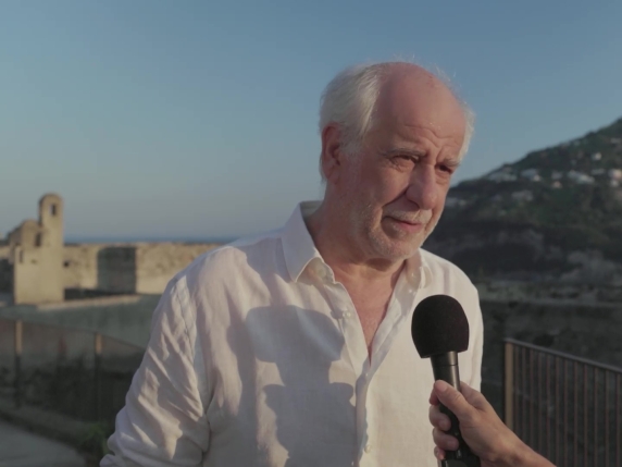 Toni Servillo e il film su Paolo Sorrentino che aprirà la Mostra di Venezia