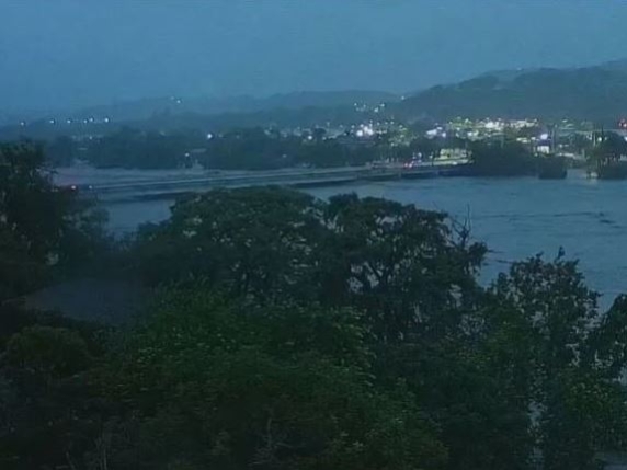 Disastrosa alluvione in Texas, fiume straripa e investe campi scout: 24 morti, disperse 20 ragazze. «Non eravamo stati avvertiti»