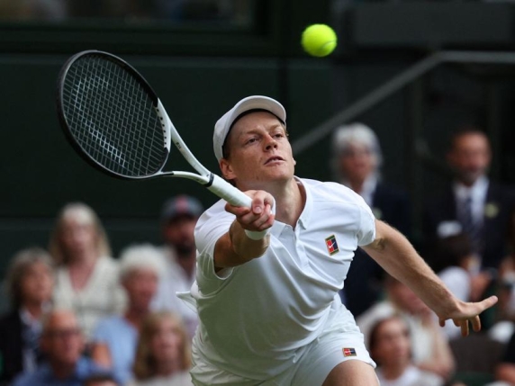 Sinner-Martinez, Jannik per  gli ottavi a Wimbledon. Cobolli show, ma la pioggia ferma tutto | ​Dove in tv