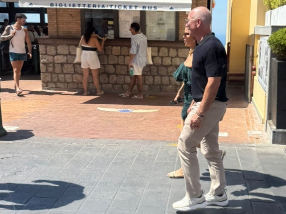 Jeff Bezos e Lauren Sanchez a Capri, tappa sull'isola dopo le nozze a Venezia