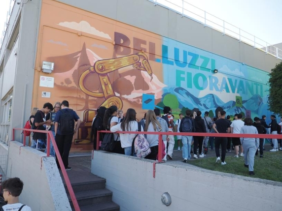 Dal Pakistan a Bologna, sveglia alle 5 per la maturità ma all'esame viene bocciato. Classe e prof: «Ingiusto»