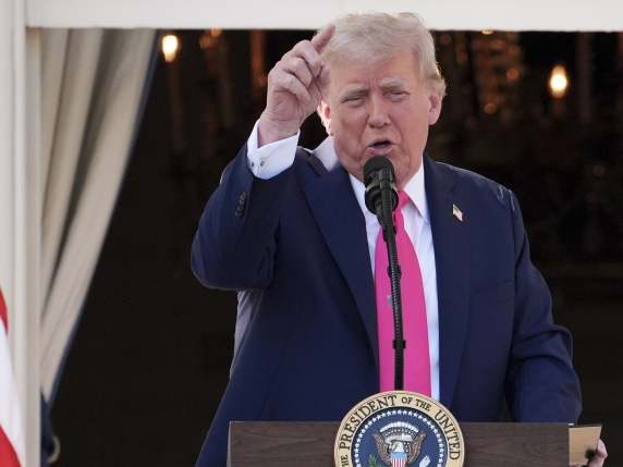 Dazi, Trump: «Lunedì in arrivo 12 lettere per Paesi partner». L’ultimatum: «Prendere o lasciare»