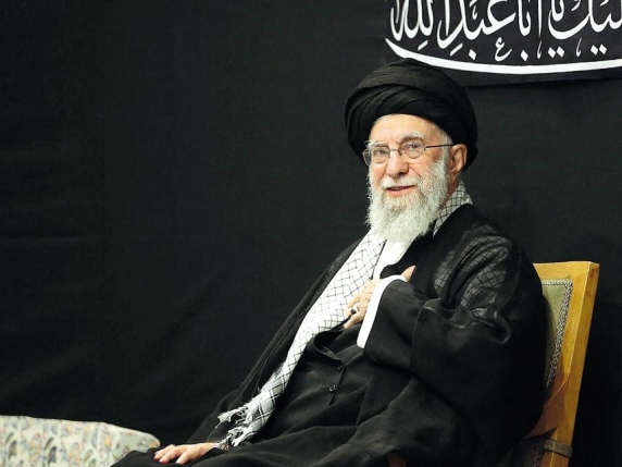 Iran, ricompare Khamenei. La paranoia degli ayatollah dopo la guerra: mille arresti e pena di morte per le "spie"