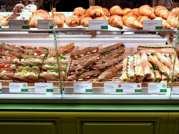 I rincari delle aree di sosta: per un panino fino a 8,50 euro, più di 3 per il gelato (e aumentano caffè e cornetto)