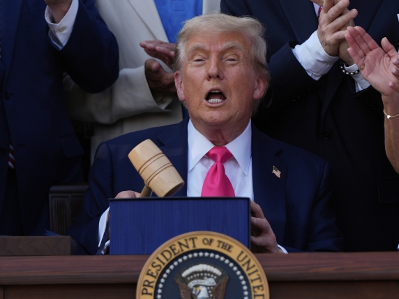 Trump a Musk: «Ridicolo lanciare un terzo partito». E Bannon: «Andresti espulso»