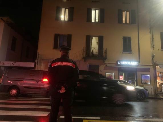 Luino, 25enne uccide il padre al culmine di una violenta lite: fermato nella notte