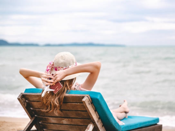 In vacanza con il tumore: mete, imprevisti e terapie (a volte) rinviabili. Le risposte degli esperti