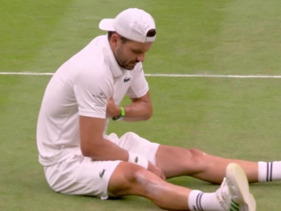 Wimbledon, Sinner-Dimitrov: il bulgaro si ritira in lacrime, Jannik ai quarti Live 3-6, 5-7, 2-2 | Sonego ko, gioia Cobolli: papà in lacrime