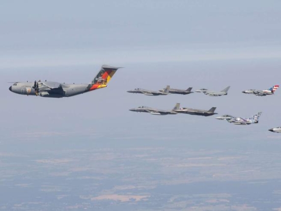 Una nave da guerra cinese ha colpito con un laser un aereo militare tedesco sul Mar Rosso: l'ira di Berlino
