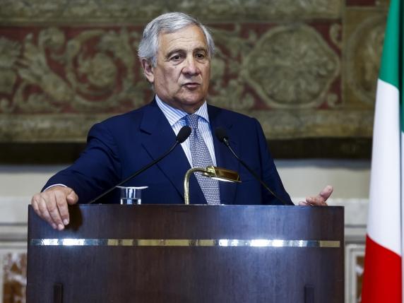 Tajani: «Sono il ministro degli Esteri più sfigato, con due guerre e i dazi»