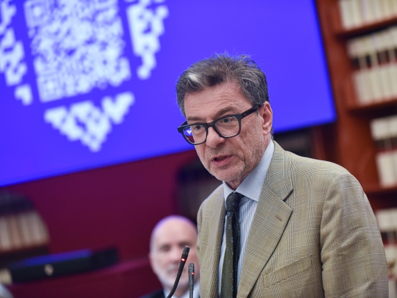 In arrivo l’«Agenzia delle Entrate» per le tasse locali: il piano di Giorgetti