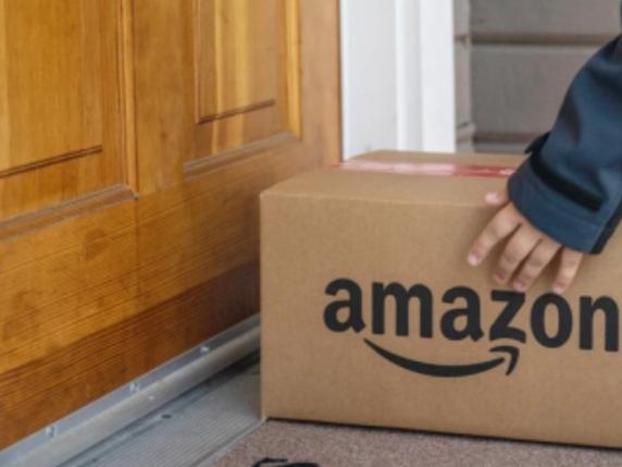 Amazon, giornata con un corriere durante il Prime day: «Una consegna ogni 3 minuti. La pipì? Sul furgone per risparmiare tempo» 