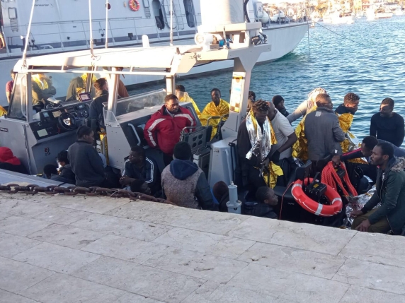 Migranti nei Cpr in Albania, la Corte Ue: "La designazione dei Paesi sicuri sia valutata dai giudici". Palazzo Chigi: "Spazi che non le competono"