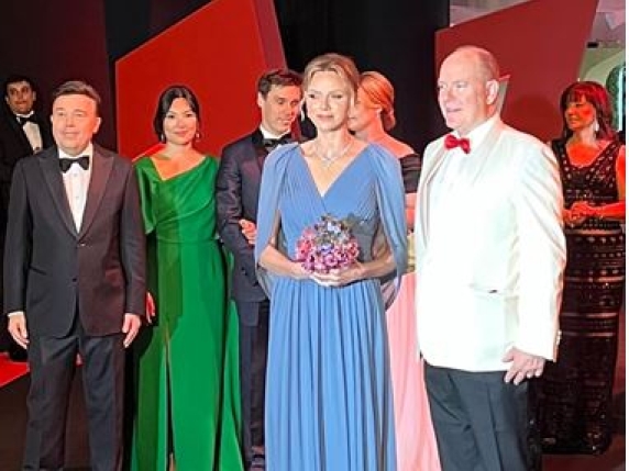 Royals e divi al gala di solidarietà della Croce rossa di Monaco inventato nel dopoguerra dal principe Luigi II