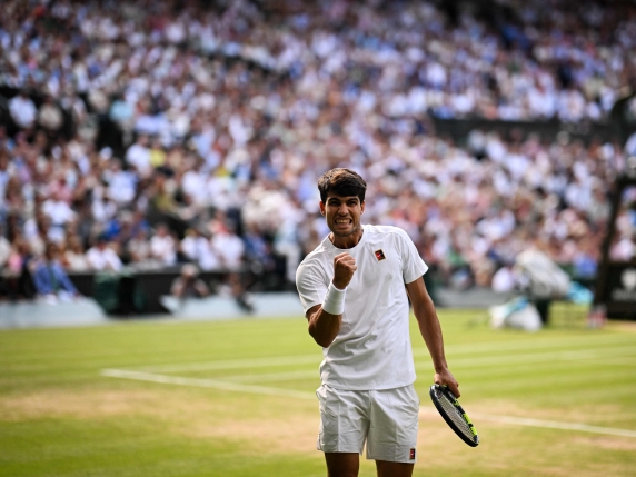 Spain's Carlos Alcaraz reacts after a point as he plays against Italy's Jannik Sinner during their men's singles final tennis match on the fourteenth day of the 2025 Wimbledon Championships at The All England Lawn Tennis and Croquet Club in Wimbledon, southwest London, on July 13, 2025. (Photo by Kirill KUDRYAVTSEV / AFP) / RESTRICTED TO EDITORIAL USE
