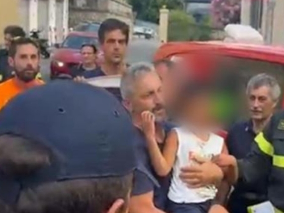 Il bimbo ritrovato nei boschi dopo due giorni, il soccorritore: «Era tra i rovi, pensavo fosse morto. Poi si è mosso e ho pianto di gioia»