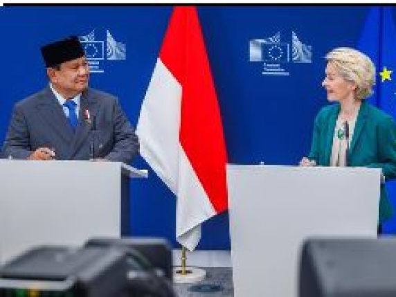 Dazi, von der Leyen insiste per il negoziato: l'Europa per ora sospende le contromisure 