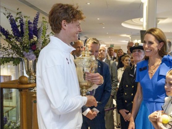 Sinner nella storia, è il primo italiano a trionfare a Wimbledon | Premiato dalla principessa Kate: «Sto vivendo il mio sogno»