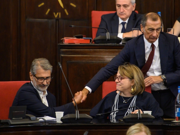 Sala in Consiglio dopo le inchieste dell'urbanistica a Milano: Vado avanti. Le mie mani sono pulite. Lascia l'assessore Tancredi| Le notizie in diretta