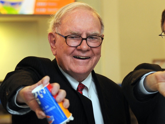 La prudenza di Warren Buffett: il segnale della liquidità record e le possibili conseguenze per Wall Street