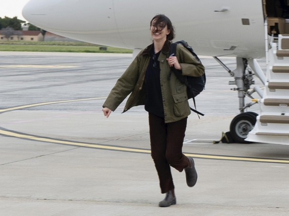 Cecilia Sala: «La donna nella cella di fianco prendeva a testate il muro. Mi hanno portato bendata alla gru per le impiccagioni»