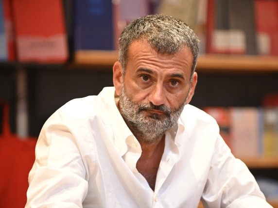 «Lo faccio o non lo faccio più?»: Antonio Decaro, il «ripensatore» (prototipo dem in purezza)